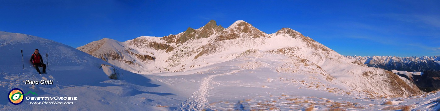 35 Dal Monte Avaro da sx Monte di sopra, Valletto, Tribortoi, Triomen, altre Orobie .JPG